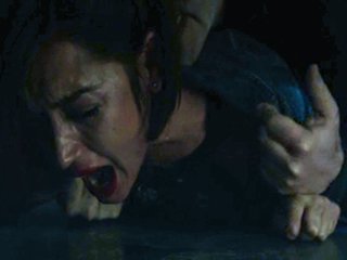 Анальное изнасилование молодой девушки в метро