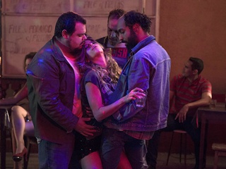 Девушка притворилась пьяной чтобы ее трахнули