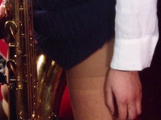 Довел девушку до оргазма саксофоном