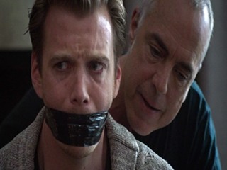 Грабитель связал мужа и трахнул его жену