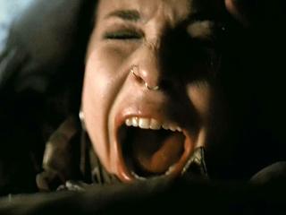 Приковал девушку наручниками и изнасиловал в задний проход