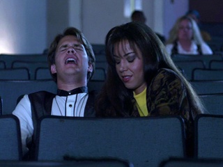 Школьница учится дрочить член